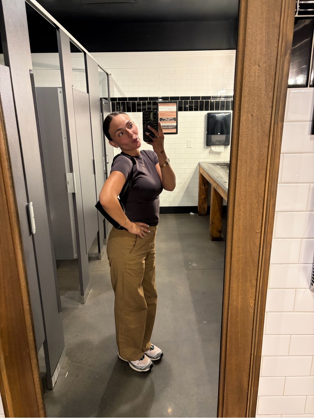 Hey!!! I’m Em! 🥰 - Picture 2 of 10
